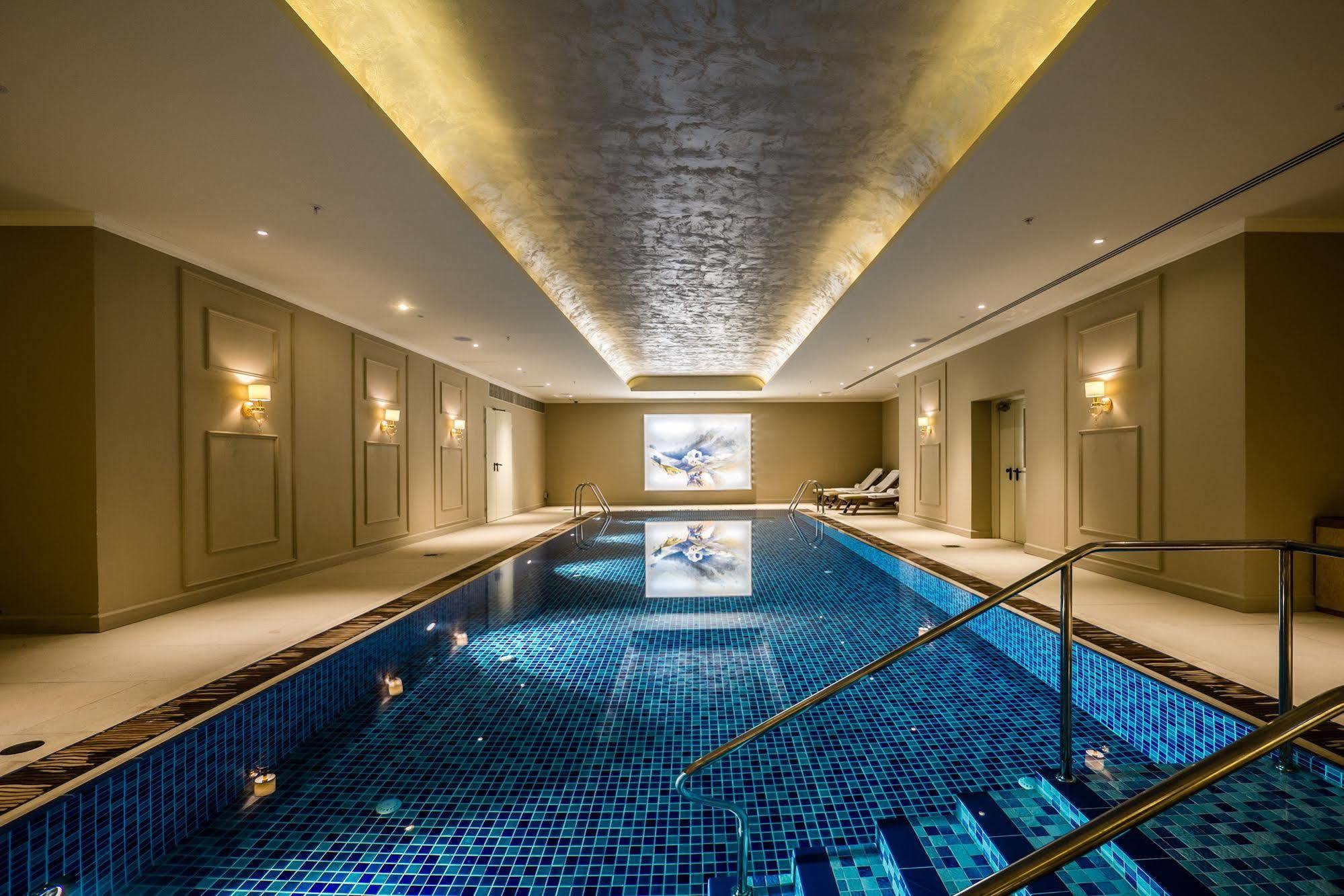 Herbert Samuel Иерусалим Экстерьер фото The swimming pool at The Landmark